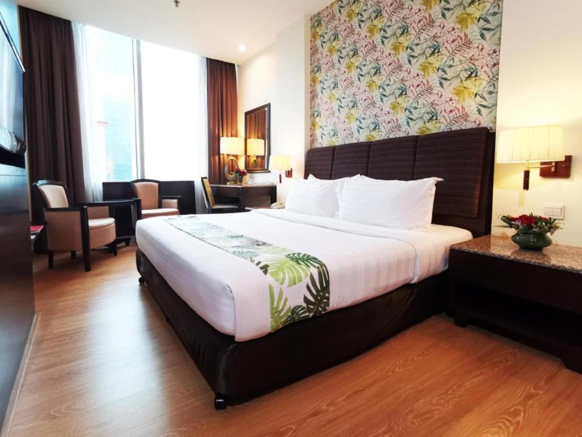 Grand Paragon 4*