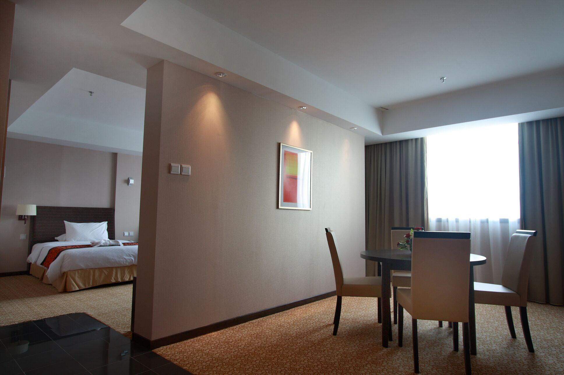 Grand Paragon 4*