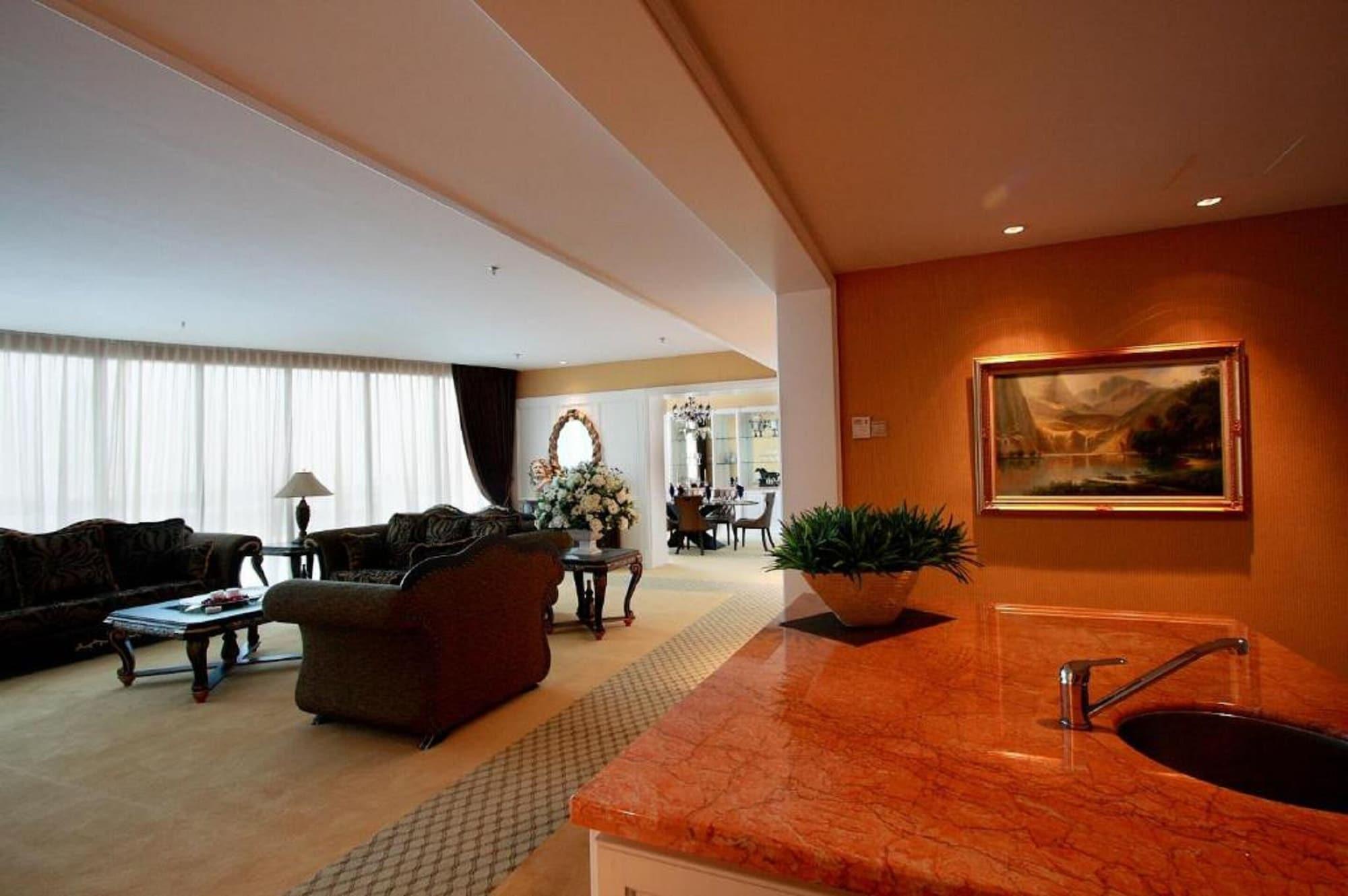 Hotel Grand Paragon 4*