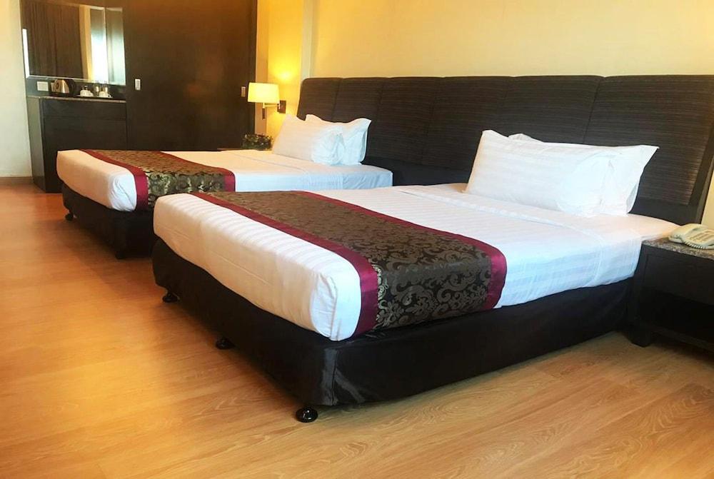 Grand Paragon Hotel