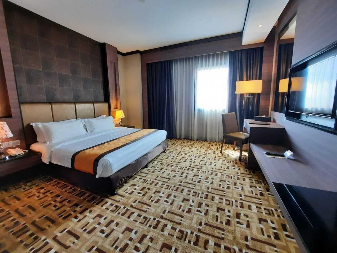 Grand Paragon 4*