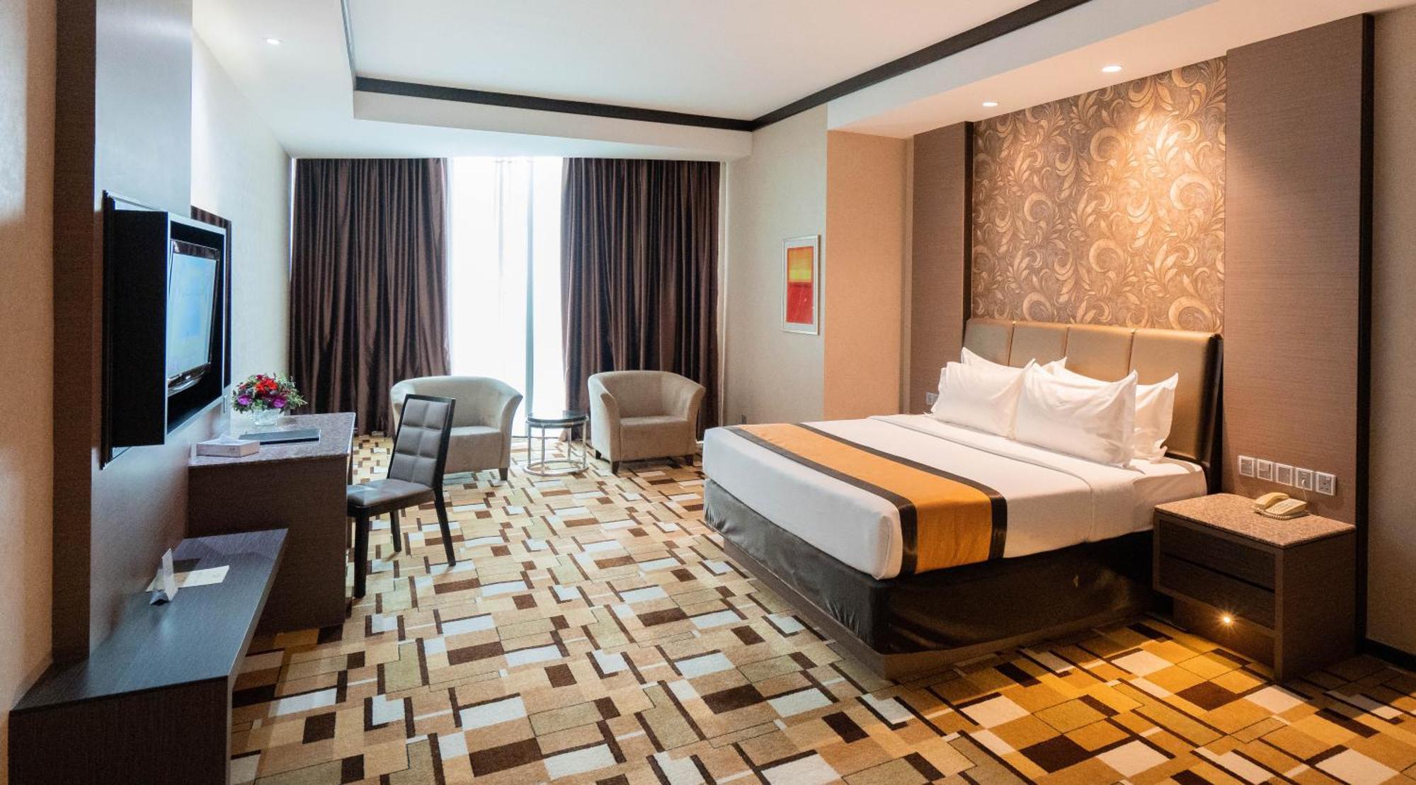 Grand Paragon 4*