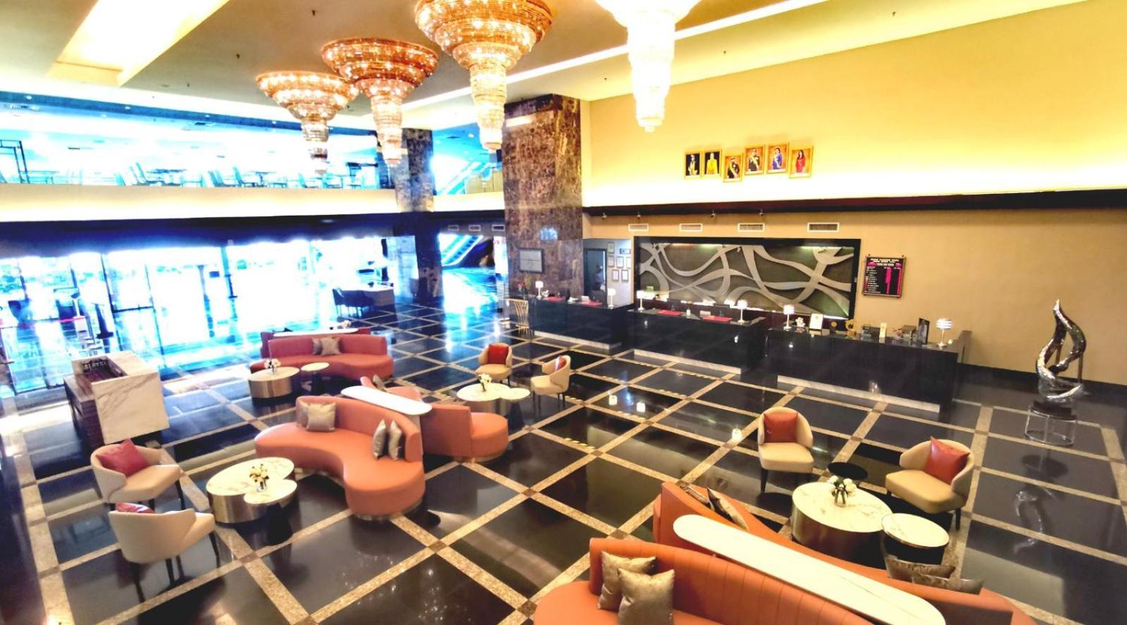 Grand Paragon Hotel 4*