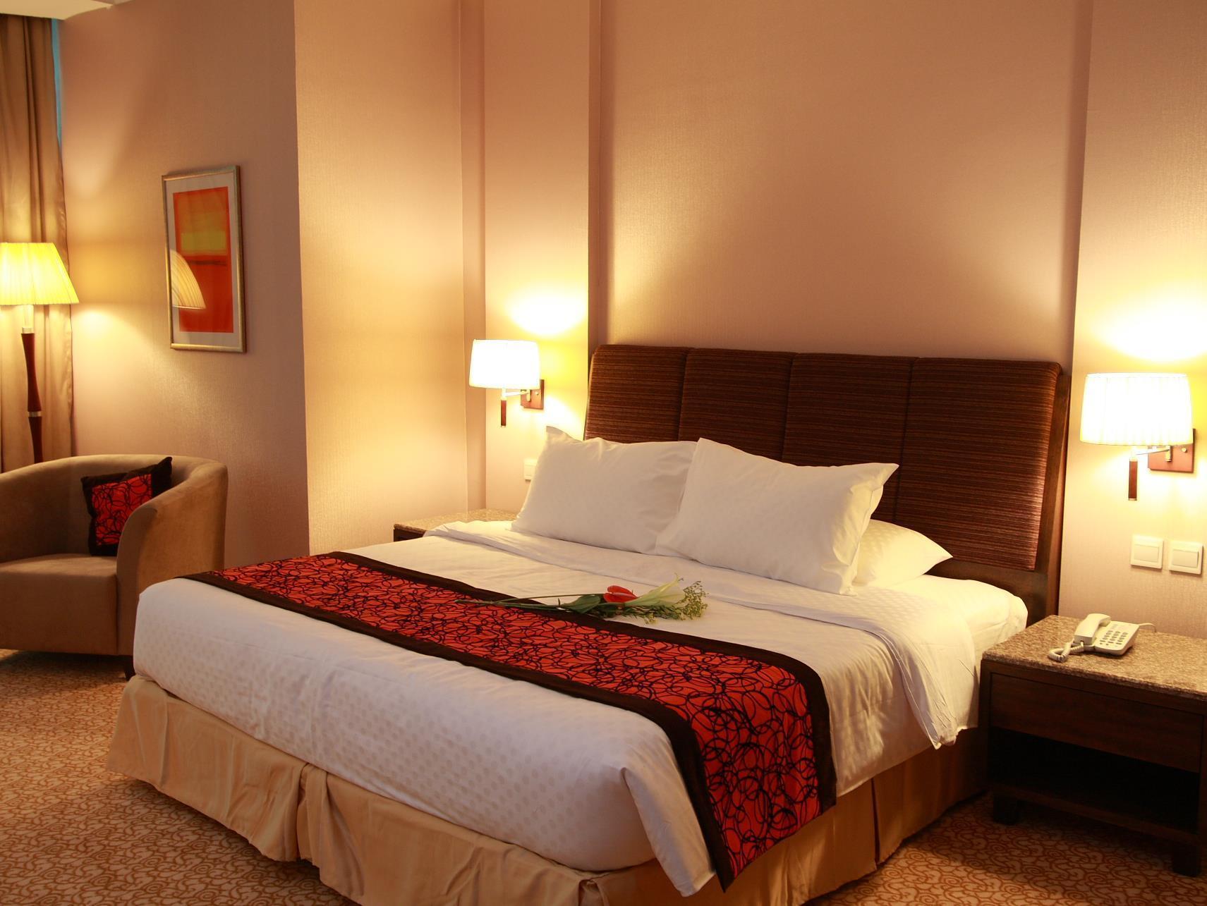 Grand Paragon 4*