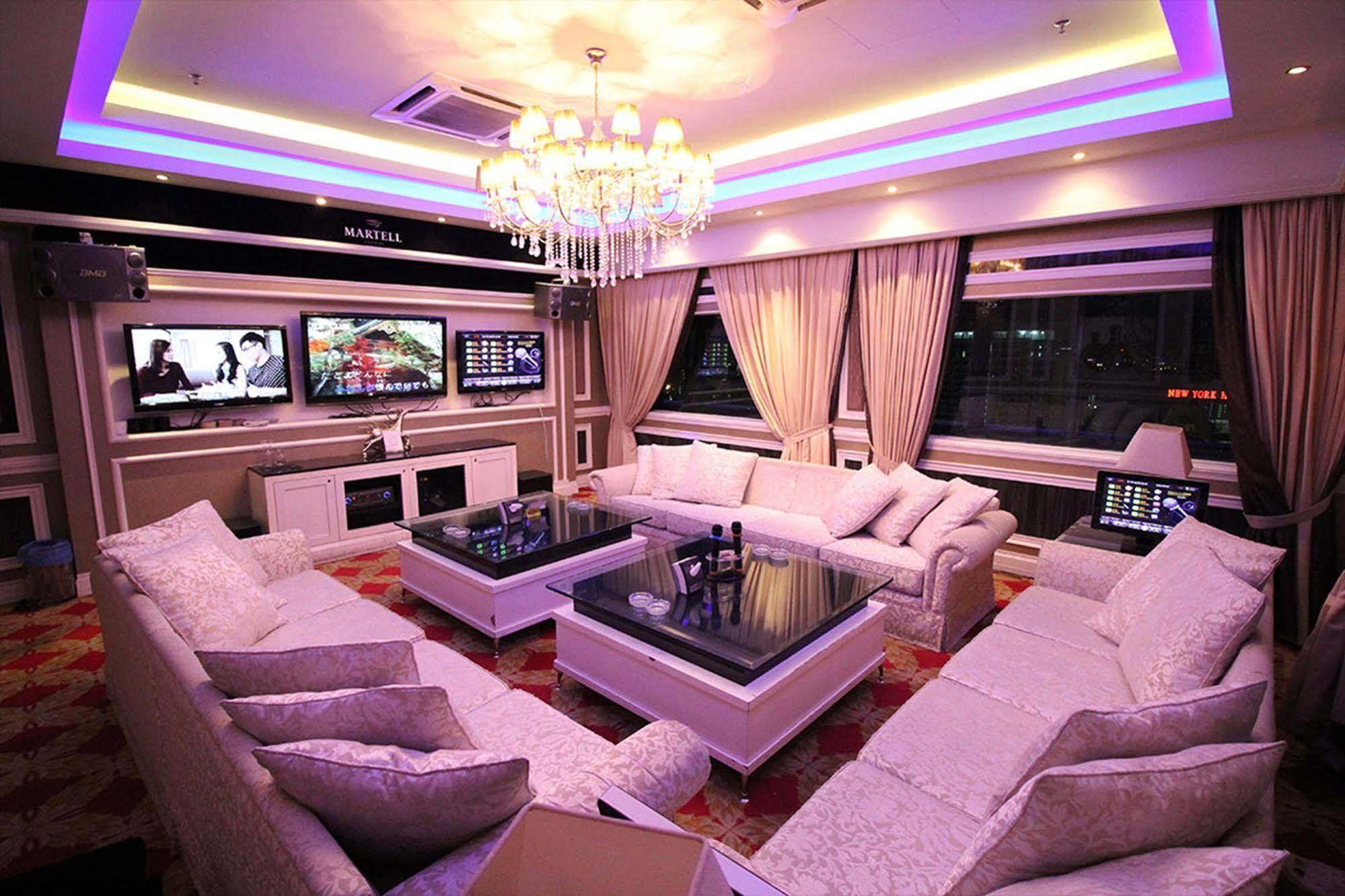 Grand Paragon Hotel 4*