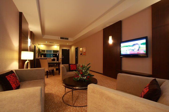Grand Paragon Hotel